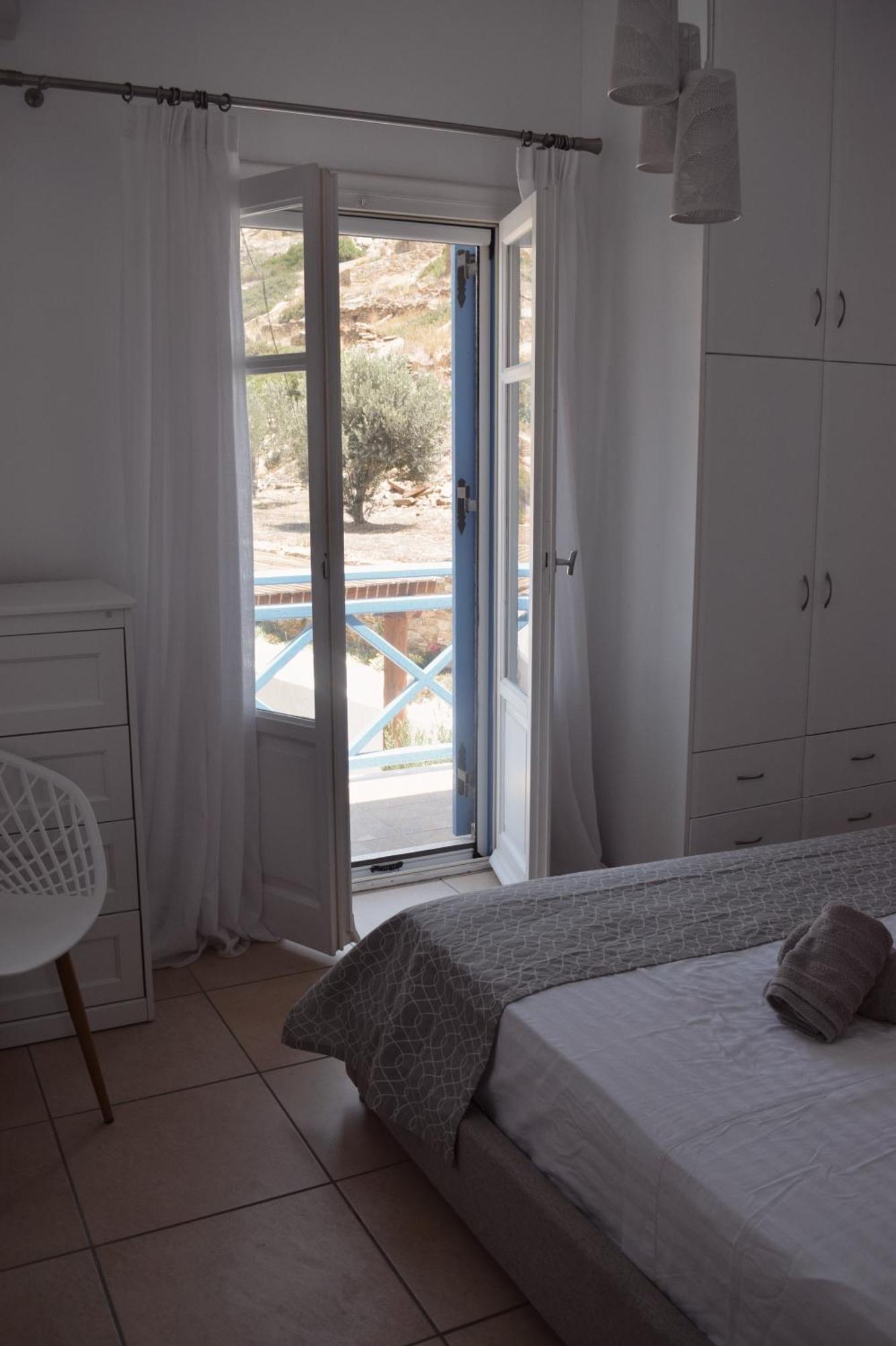 Giulia, Seaview * Chora (Ios)