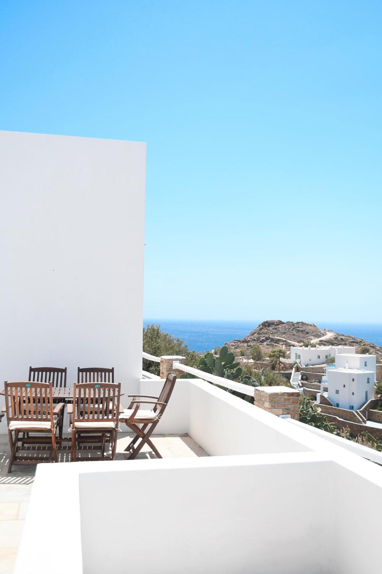 Giulia, Seaview Villa